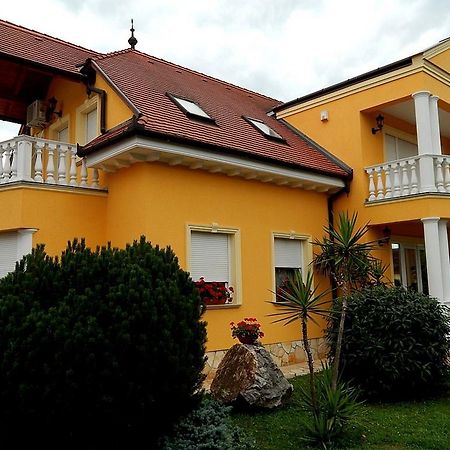 Georgina Apartman ฮอร์กานี ภายนอก รูปภาพ