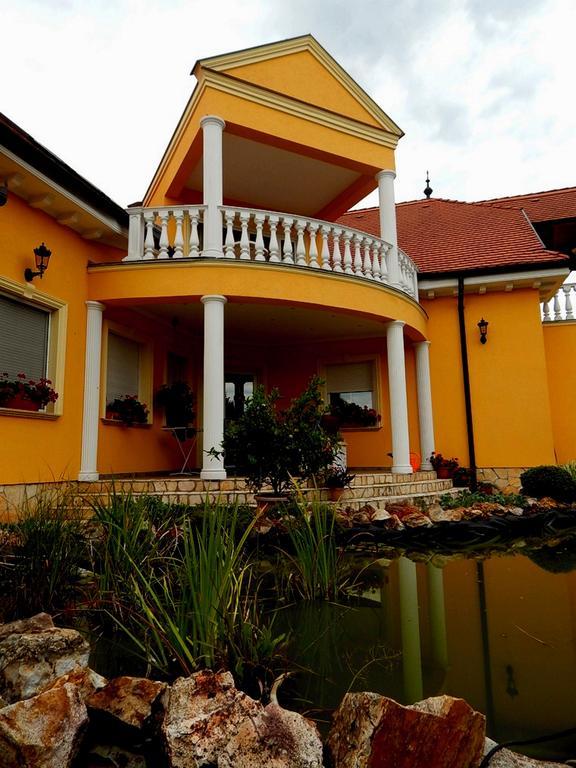 Georgina Apartman ฮอร์กานี ภายนอก รูปภาพ
